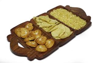 Voody Wooden Stylish Tray Tray