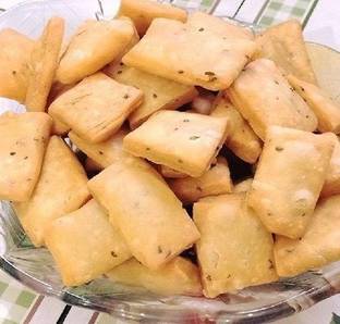 UTSAAV Utsav Special Indian Namkeen-Utsav Namkeen Square Pare | Crunchy Daily Tea Time and Delicious Festive Namak para | Ready to Eat-400GM