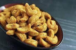 Royal foodery KAJU MATHRI (500GM)