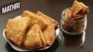 Royal foodery TRIKONI MATHRI (250GM)
