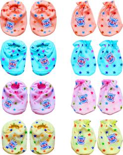 V.B.K Baby Mittens and Booties Combo Set, Hosiery Skin Friendly Fabric, 0 to 6 Months