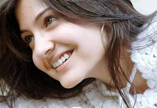 Poster Anushka Sharma Bollywood Actresses Large Poster (36 X 24 Inch, Multicolour) Fine Art Print