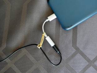 IMMUTABLE White Lightning Headphone Jack Adapter Connector Music Control J62 Phone Converter