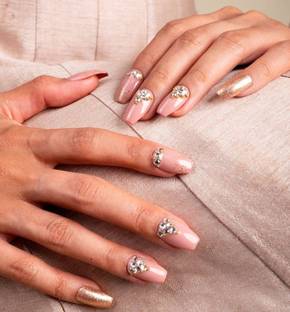 AMOK STORE Press on nail for women's, nail set, false nail tip, nail with glue Silver shin with Pink