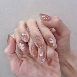 KILLFE Artificial Reusable Colorful Flower Pattern Nails With Double-side Glue Sticker Brown, White