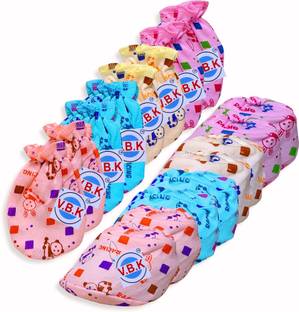 V.B.K Baby Mittens and Booties Set, Pack Of 4, 0 to 6 Month, Hosiery Fabric