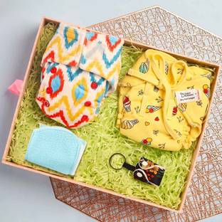 Superbottoms Gift Combo Pack of 1 Newborn UNO, 1 Dry Feel Langot(5-10KG)& 1 Keychain