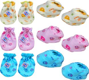 V.B.K Baby Mittens and Booties Set, Pack Of 4, 0 to 6 Month, Hosiery Fabric