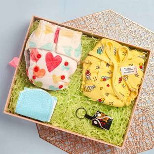 Superbottoms Gift Combo Pack of 1 Newborn UNO, 1 Dry Feel Langot(0-5KG) & 1 Keychain