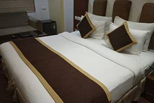 HELGA Polydupion King Sized Bedding Set