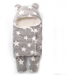 BABY ZONE Printed Crib Hooded Baby Blanket for  Mild Winter