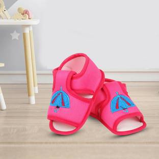 ASHISH TRADERS Booties