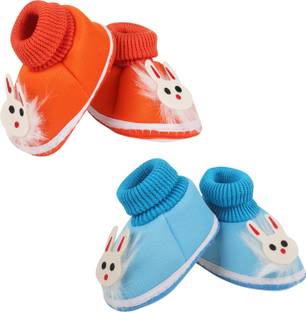 ASHISH TRADERS Booties