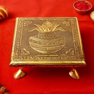 सात्विक लकड़ी का पूजा चौकी