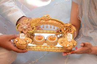 The Handvark Engagement Ring Platter Stoneware, Wood, Gold Plated Decorative Platter