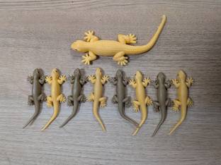 Tik C Realistic Soft Rubber Reptile Toys for Kids 8 Baby Lizards & 1 Big Lizard Gag Toy