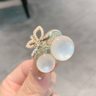 Blubby White Pearl Metal Hair Clutcher Hair Claw Clips for Women Hair Claw