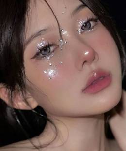 GFSU - GO FOR SOMETHING UNIQUE Silver Highlighter Makeup Shimmer Body Glitter Compact