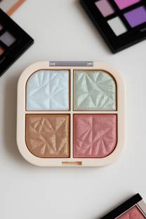 verellis Radiant 4-Color Shimmer Highlighter Palette for Glowing Finish Highlighter
