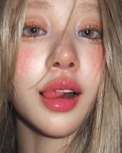 Latixmat Long-Lasting Nourishing Color-Changing Lip Shiner