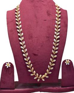 ST JEWELLERY Gold-plated Plated Brass, Shell Necklace Set