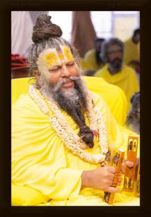 Braj Art Gallery Shri Hit Premanand Govind Sharan Ji Maharaj doing Bhajan Kirtan Photo Frame Digital Reprint 19.5 inch x 13.5 inch Painting