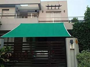 Biway Green Shade Net Size 10 x 10 Feet, net From Sunlight 90 % Shading. Portable Green House