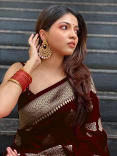 NENCY FASHION Embellished Banarasi Silk Blend, Pure Silk Saree