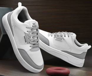 WHITE WALKERS ULTRASOFT ACTIVEWALK Sneakers For Men