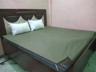 NGTRADINGCO Polyester Double Fitted (Elastic) 200 TC Solid Bedsheet