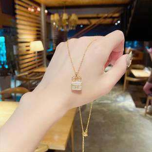 Arzonai H letter micro-encrusted diamond handbag pendant titanium steel clavicle chain Stainless Steel Necklace