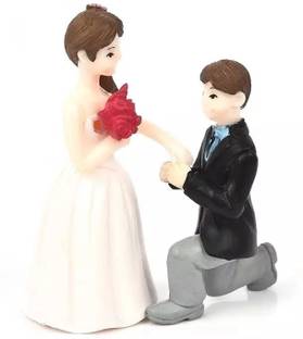 P s retail Sweety Lovers Proposing Romantic Couple Figurine Miniature Gift (2pcs/set) Decorative Showpiece  -  5.6 cm