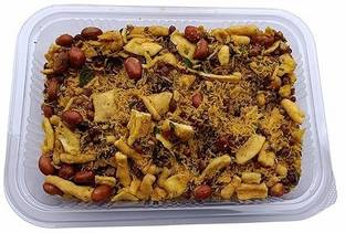 hari ram & sons Dalmoth Namkeen with peanuts, Aalo ke Lacche|Spice level 2/5 | 250 Gms