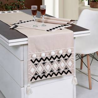 ओड एंड क्लेओ काला ऑर्गेनिक कॉटन टेबल लिनन सेट