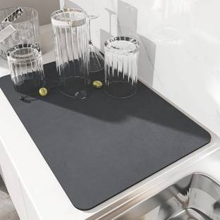 heet Black Linen Table Linen Set