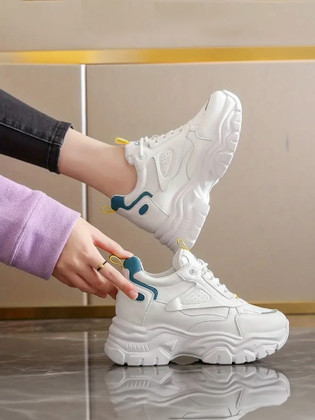 white sports shoes flipkart