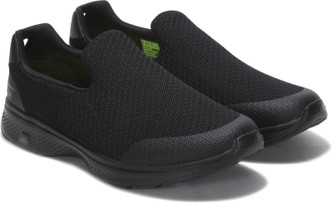 black sketchers shoes