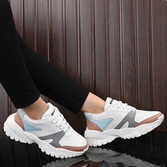 sports ladies shoes