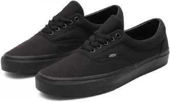 black shoe vans