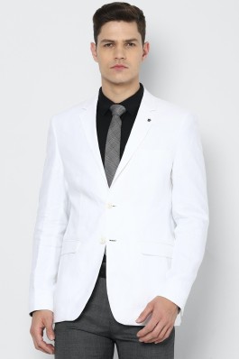 white blazer with black shirt