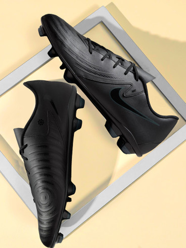 nike studs under 3000