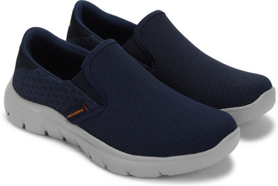 Famous deals footwear skechers