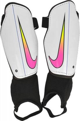 NIKE CHARGE 2.0 Football Shin Guard