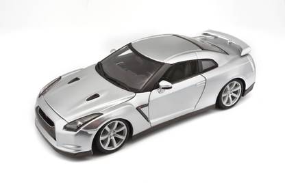 Bburago Die-Cast 1:18 Scale Nissan GT-R car