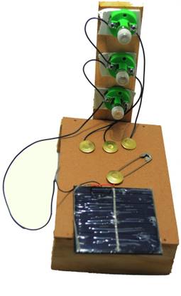 ProjectsforSchool Solar powered traffic light - Science Projects Working Models - DIY Science Experiment kit