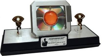 Generic Factory Entertainment James Bond 007 Golden Eye Prop Replica (Limited Edition)