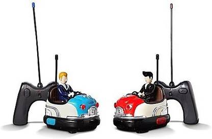 FAO Schwarz Classic Retro Vintage Remote Controlled Toy Retro Bumper Car Set, Includes 2 Cars And 2 Battery-Operated Remote Cont