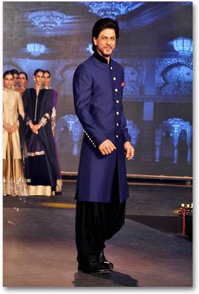 Bollywood Actors Wall Poster - Shah Rukh Khan - King Khan - Walking The Ramp - HD Quality Poster Paper Print