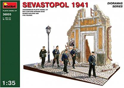 MiniArt 1/35 Sevastopol 1941 With Soviet Naval Troops Figures Set (5 Figures)