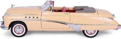 Motormax 1:18 1949 Buick Roadmaster Diecast Car ( Timeless Classics Collection) Mounted On A Plastic Stand & With The Name Lable